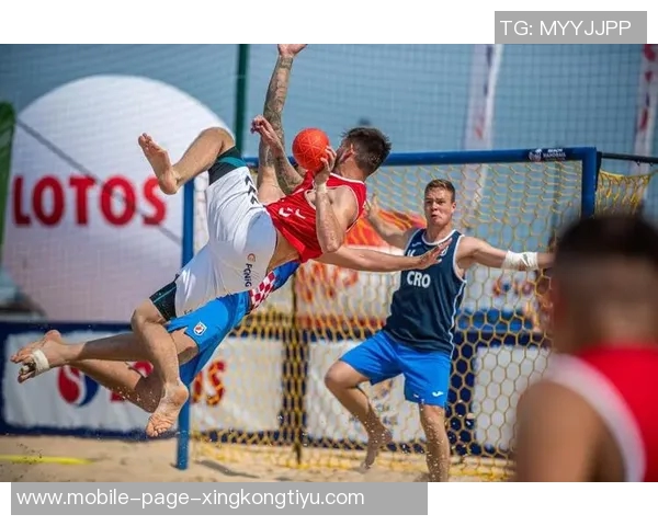 布克赞马卢阿奇表现出色积极拼搏与身体对抗令人印象深刻